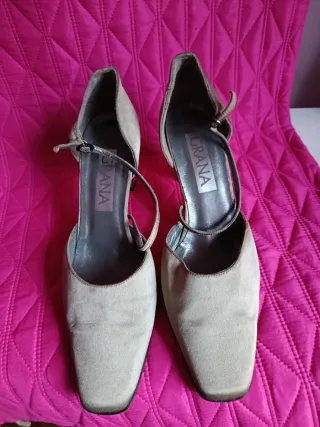 Sandalias de tacón doradas