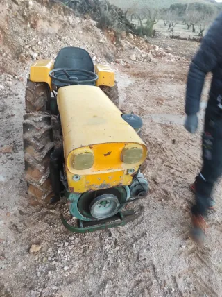 Tractor BJr Met 2000 con motor de arranque