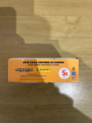 CAJA 20 SOBRES PREMIUM ADRENALYN XL 2025-26 LIGA