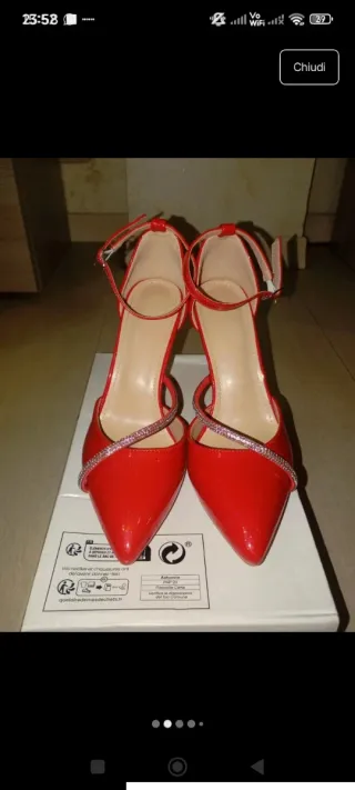 Décolleté rosse con strass