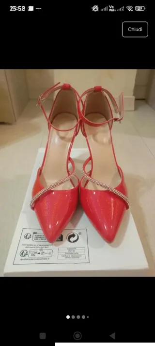 Décolleté rosse con strass