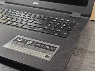 Acer Aspire E17 ES1-711-C93P Portátil Negro