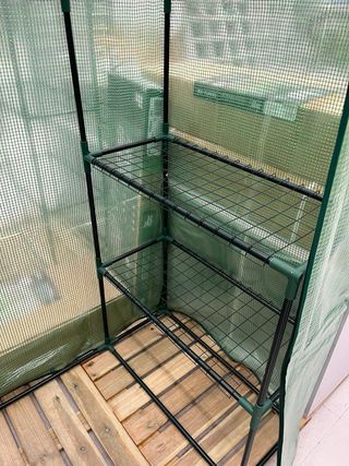 Invernadero Metálico con Estanterías