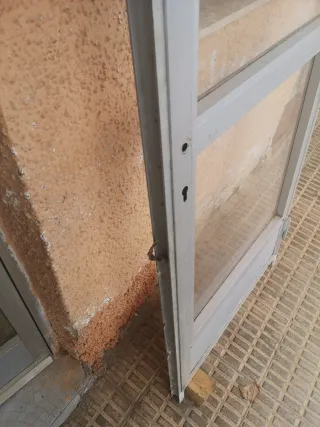 Puerta aluminio con marco