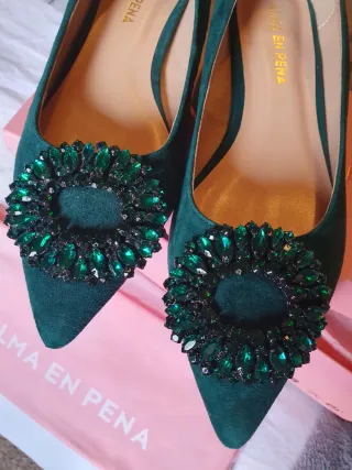 Zapatos Alma en Pena verdes con pedrería