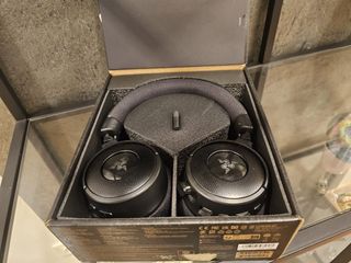 Razer Kraken V4 Wireless RGB - Como Novos