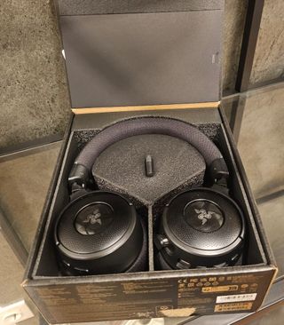 Razer Kraken V4 Wireless RGB - Como Novos