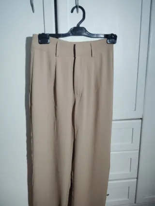 Pantalón de pinzas beige