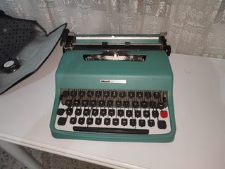 Máquina de escribir Olivetti Lettera 32