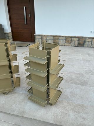 Expositor giratorio metálico dorado