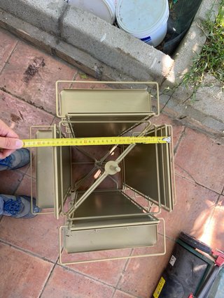 Expositor giratorio metálico dorado