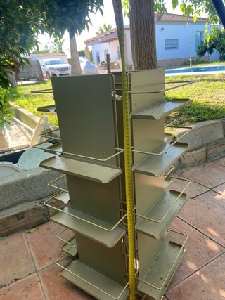 Expositor giratorio metálico dorado