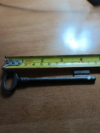 Llave antigua de metal