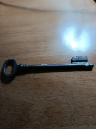 Llave antigua de metal