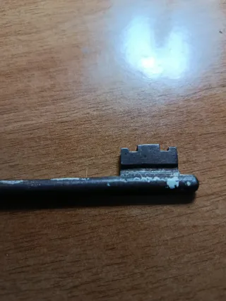 Llave antigua de metal