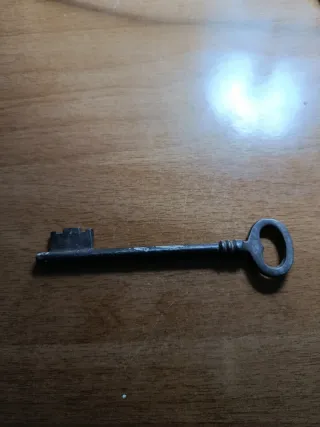 Llave antigua de metal