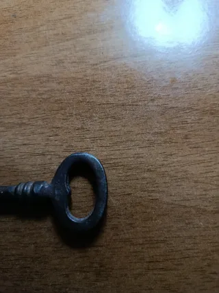 Llave antigua de metal