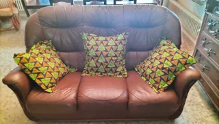 REBAJADO 2 Sofá y butaca de piel en marrón