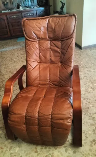 REBAJADO 2 Sofá y butaca de piel en marrón