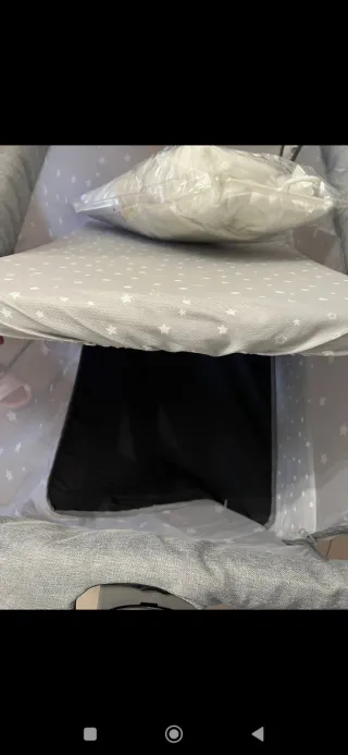 Cuna colecho bebé con estrellas blancas