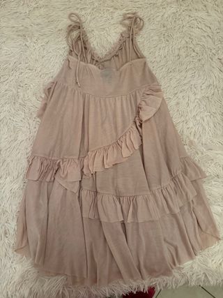 Abito beige con balze