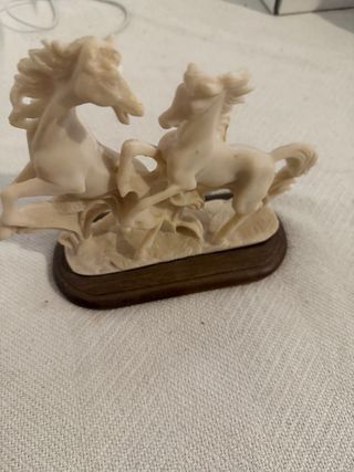Figura decorativa de caballos