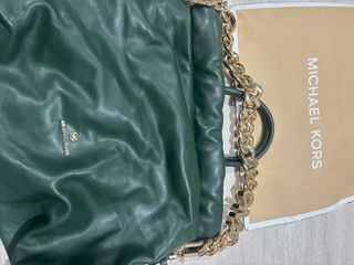 Bolso Michael Kors verde con cadena dorada