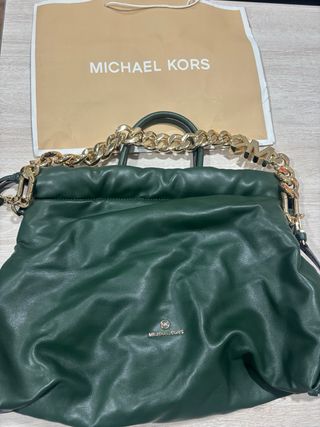 Bolso Michael Kors verde con cadena dorada