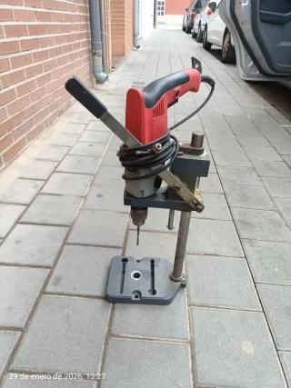 Taladro de columna con soporte