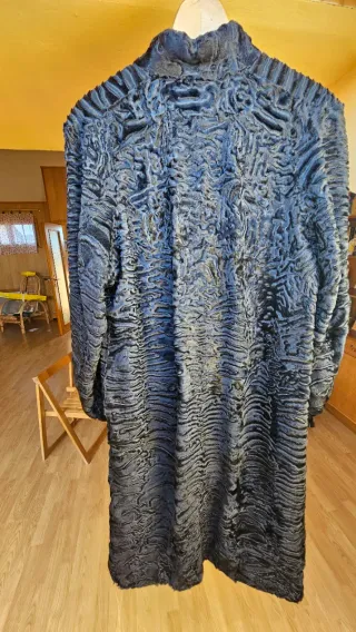 Abrigo de astracán negro