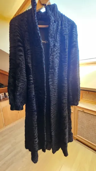 Abrigo de astracán negro