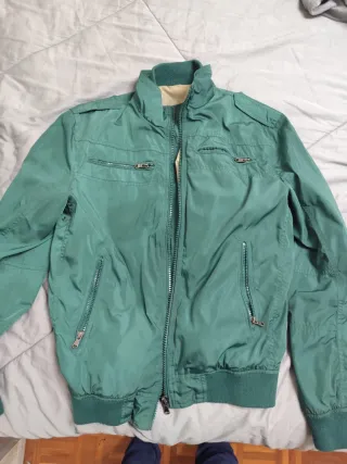 Chaqueta verde con cremallera