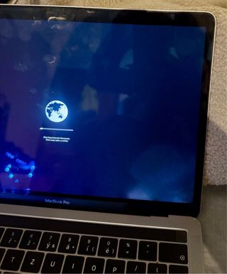 MacBook Pro 13” 2019 i5 8GB SSD-(detalle pantalla)
