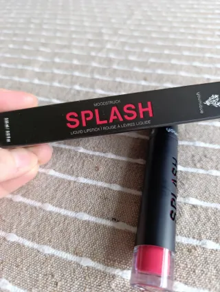 Younique Splash Rossetto Liquido