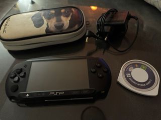 PSP E1004 Negra con funda y juego Cars 2
