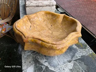 Acquasantiera scultura in marmo