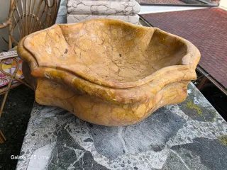 Acquasantiera scultura in marmo