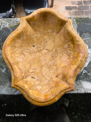 Acquasantiera scultura in marmo