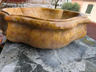 Acquasantiera scultura in marmo