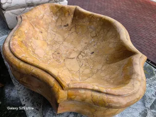 Acquasantiera scultura in marmo