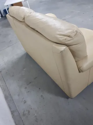 Sofá de piel beige 2 plazas