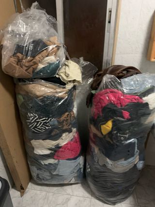 135 kg de ropa vintage al por mayor – venta en sac