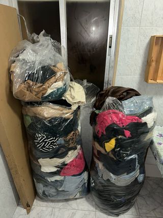 135 kg de ropa vintage al por mayor – venta en sac