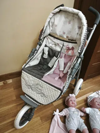Carrito gemelar muñecos y ropita