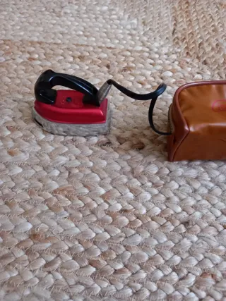 Mini plancha de viaje antigua, marca Jata.