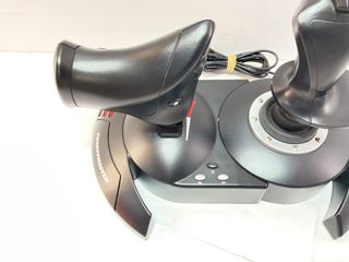 joystick pc thrustmaster t.fight