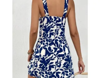 Vestido de verano floral azul y blanco