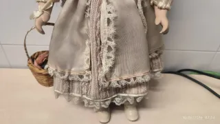 Muñeca porcelana 45 cm decorativa