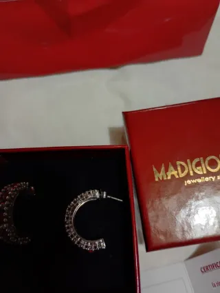 Orecchini Madí argento e pietre rosse