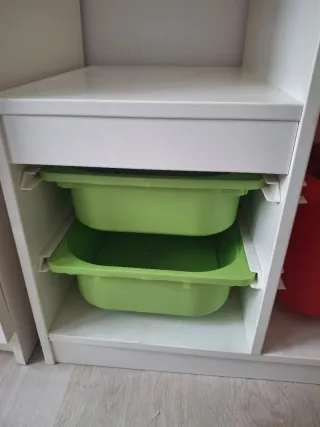 Mueble organizador con cubos